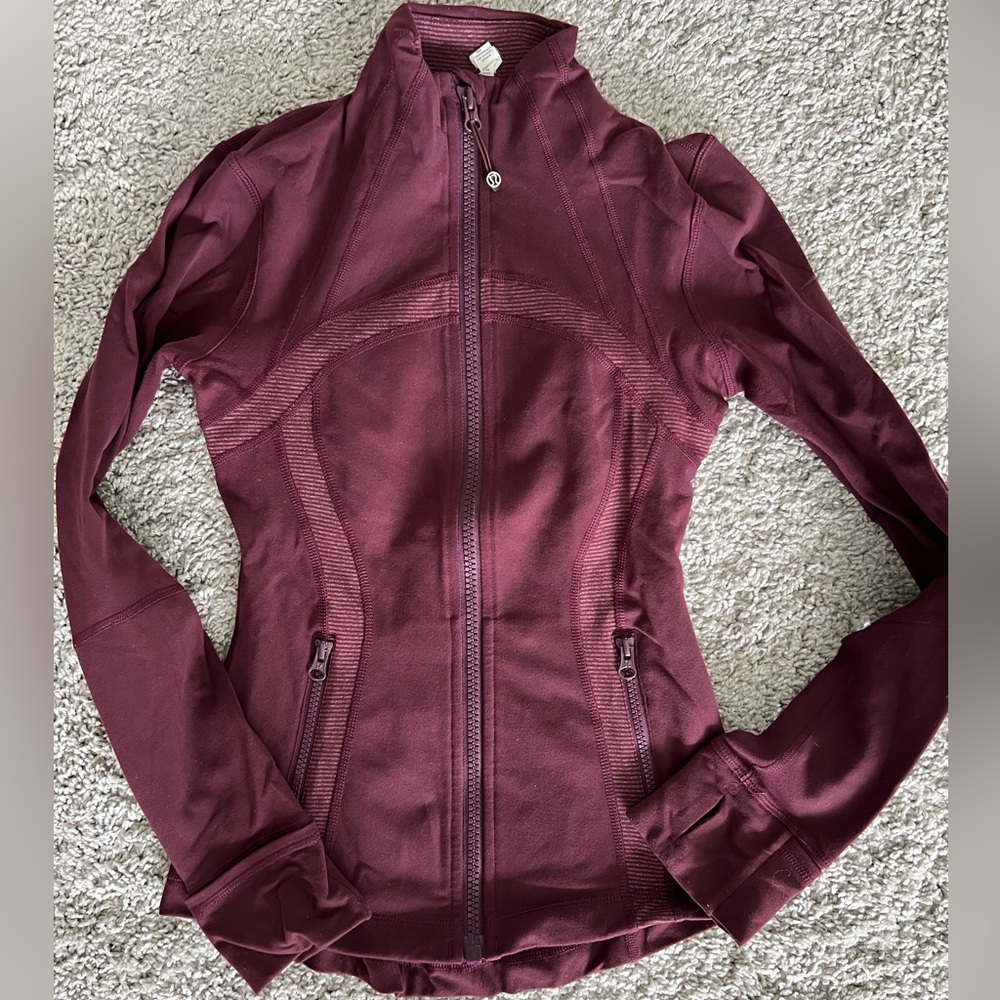 Lululemon Define Jacket in Bordeaux Drama / Tonka Stripe Size 4